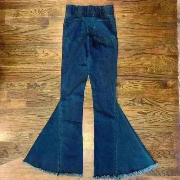 Show Me Your Mumu Blue Pull On Flare Jeans! Size XS - Picture 4 of 9